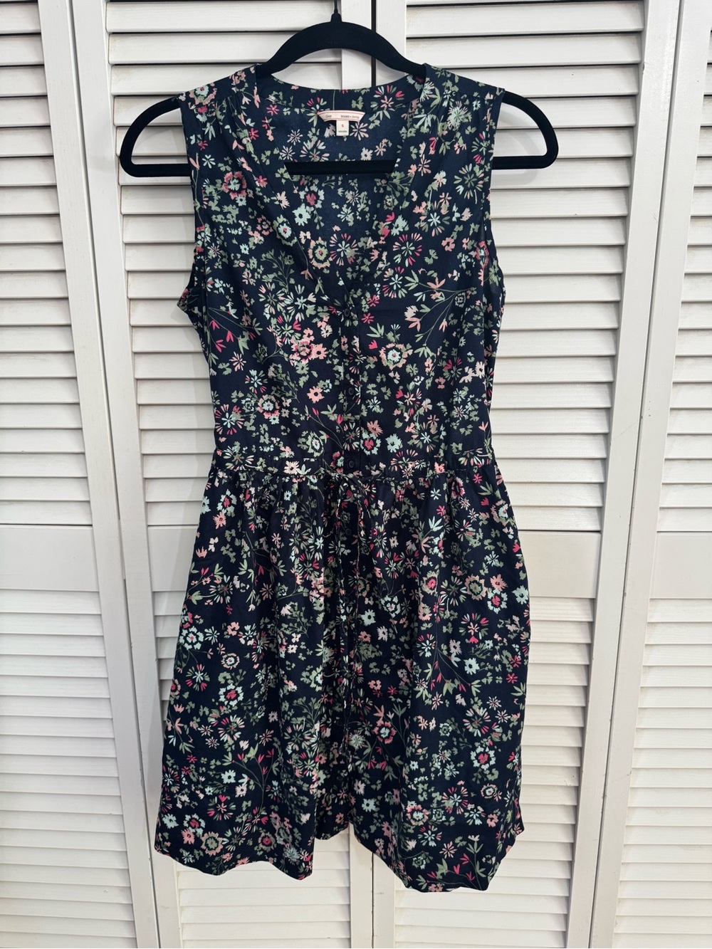 Gap Woman Floral V-Neck Sleeveless Dress in Navy size Small  100% Cotton